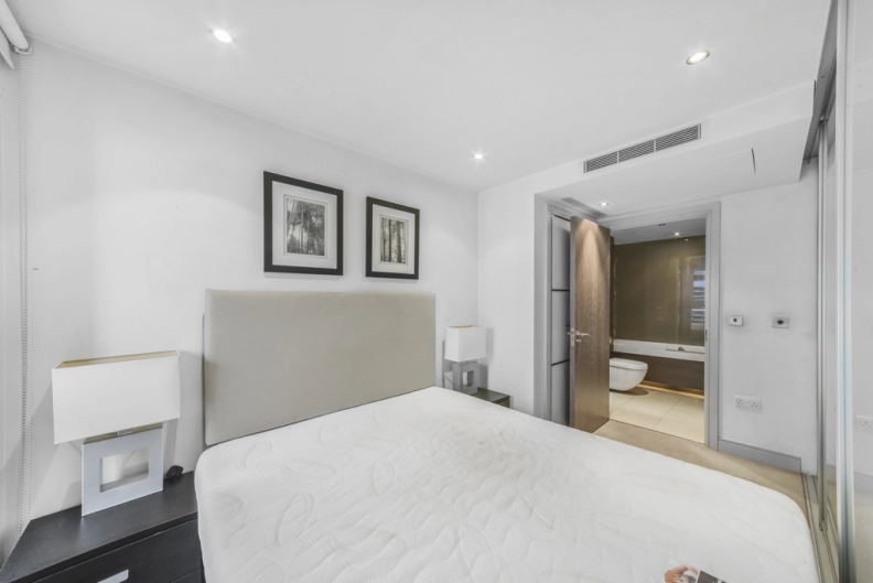 1 bedroom apartments/flats for sale in Townmead Road, Fulham - SW6 view 4