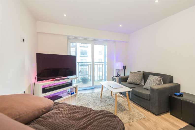 1 bedroom apartments/flats to sale in Golding House, 11 Beaufort Square, Colindale-image 2