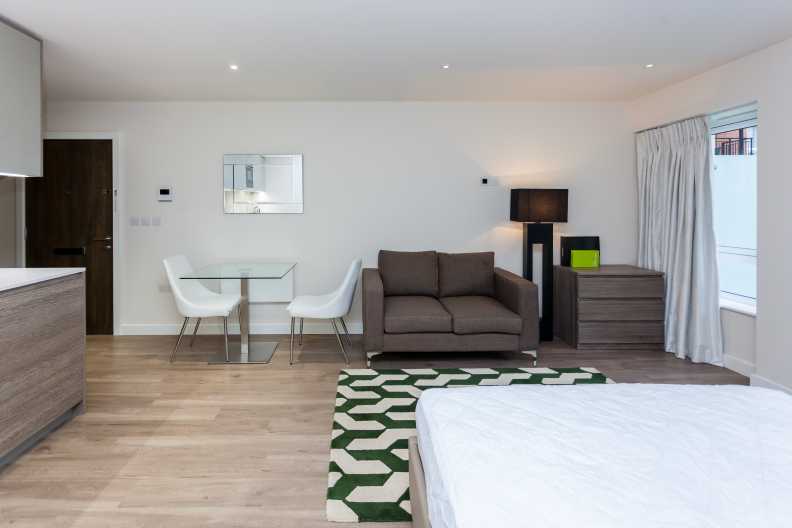 Studio apartments/flats to sale in Beaufort Square, Beaufort Park, Colindale-image 3