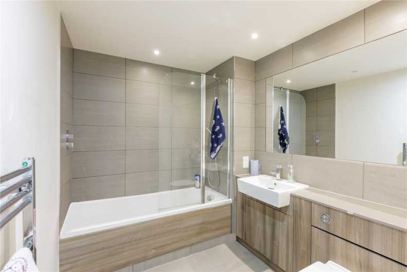 2 bedrooms apartments/flats to sale in Beaufort Square, Beaufort Park, Colindale-image 5