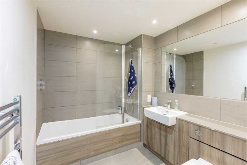 2 bedrooms apartments/flats for sale in Beaufort Square, Beaufort Park, Colindale - NW9 view 5