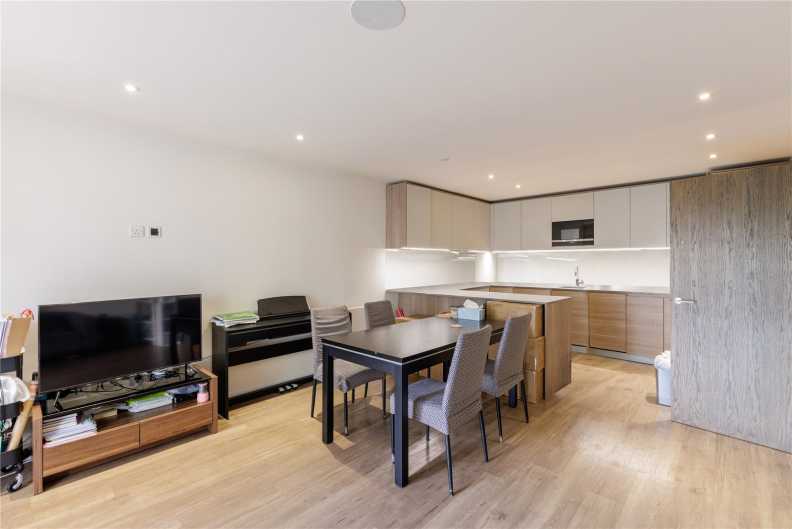 2 bedrooms apartments/flats for sale in Beaufort Square, Beaufort Park, Colindale - NW9 view 3