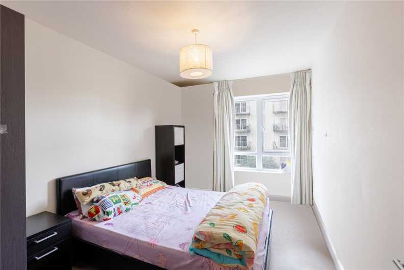 2 bedrooms apartments/flats for sale in Beaufort Square, Beaufort Park, Colindale - NW9 view 4
