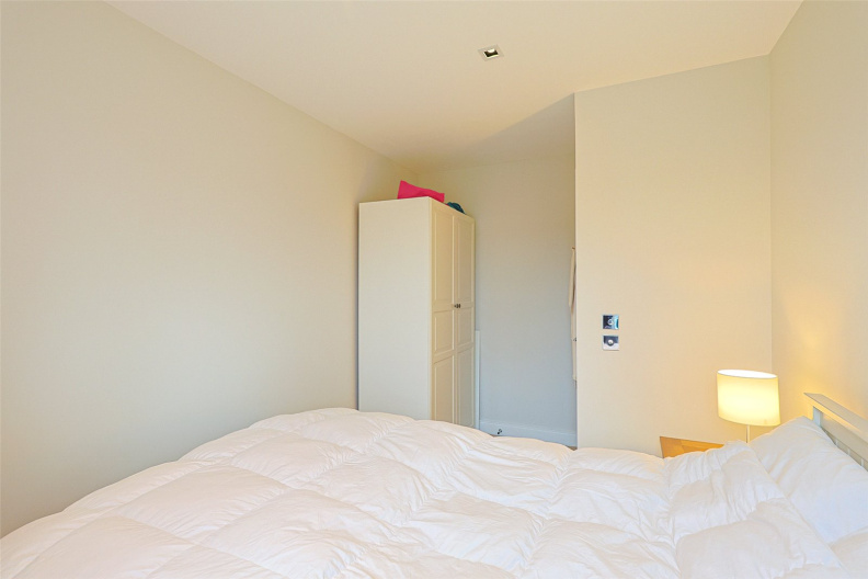 2 bedrooms apartments/flats to sale in Dickens Yard, Ealing-image 18