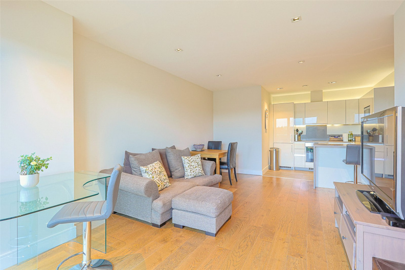2 bedrooms apartments/flats to sale in Dickens Yard, Ealing-image 14