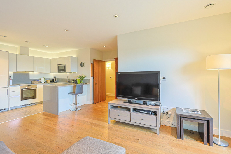 2 bedrooms apartments/flats to sale in Dickens Yard, Ealing-image 13