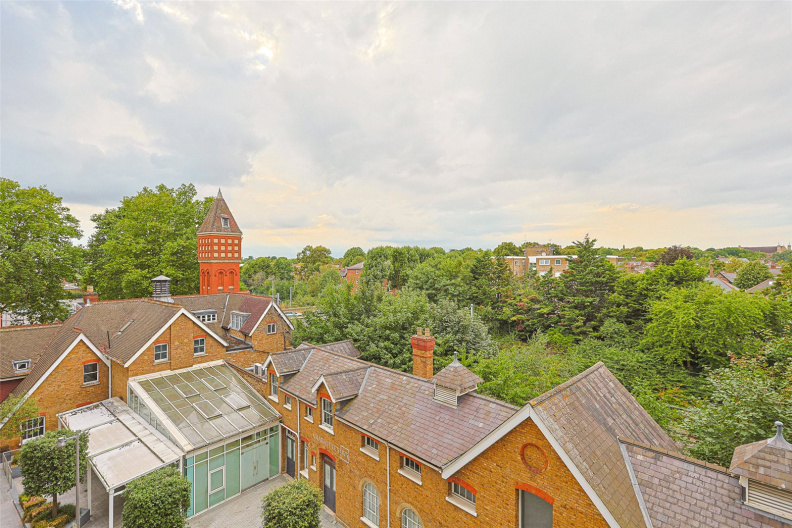 2 bedrooms apartments/flats to sale in Dickens Yard, Ealing-image 8