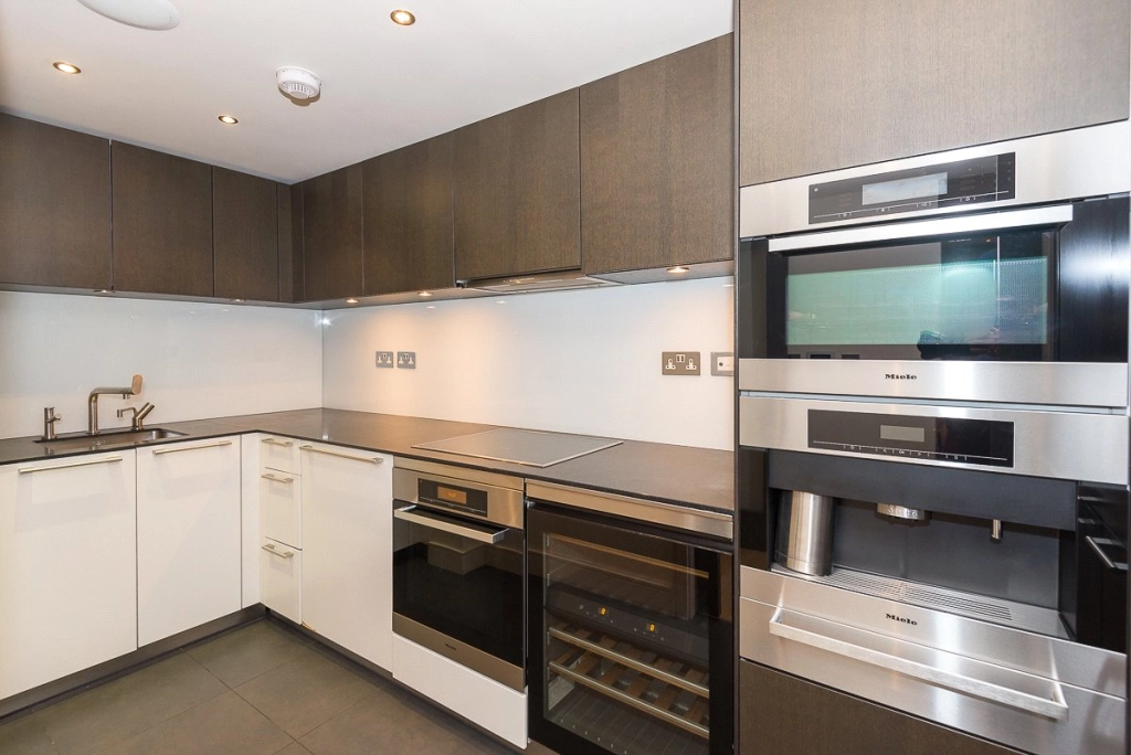3 bedrooms apartments/flats for sale in Park Street, Chelsea Creek - SW6 view 4