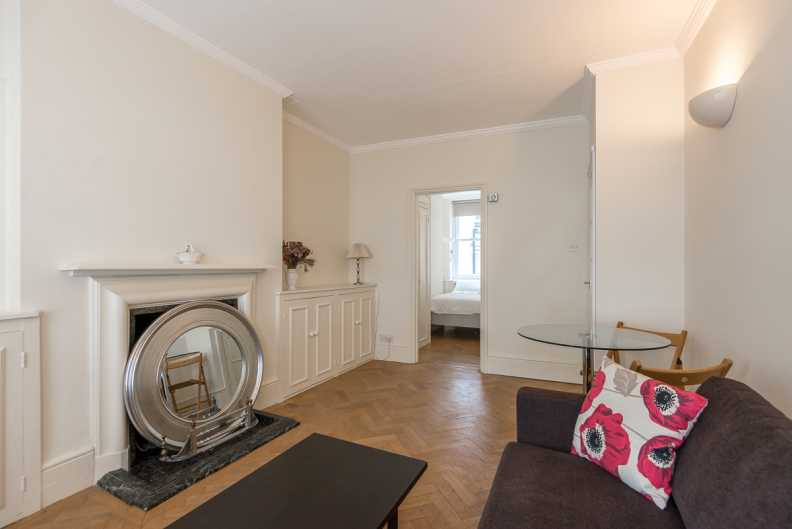 1 bedroom apartments/flats to sale in Garrick House, Carrington Street, Mayfair-image 3