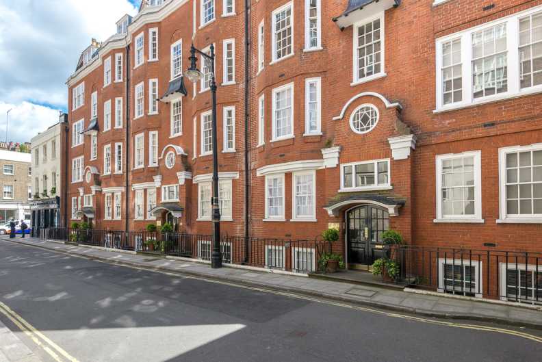 1 bedroom apartments/flats to sale in Garrick House, Carrington Street, Mayfair-image 1