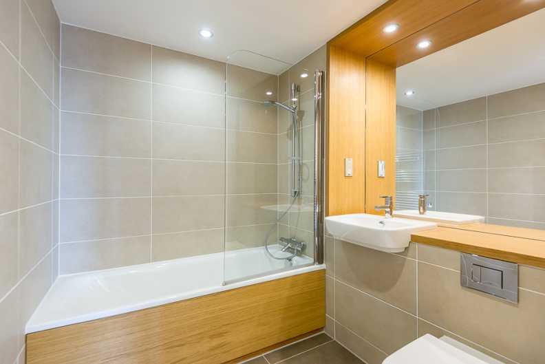 1 bedroom apartments/flats to sale in Barking Road, Canning Town, London-image 5
