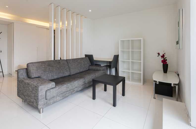 Studio apartments/flats to sale in Pan Peninsula Square, Canary Wharf-image 2