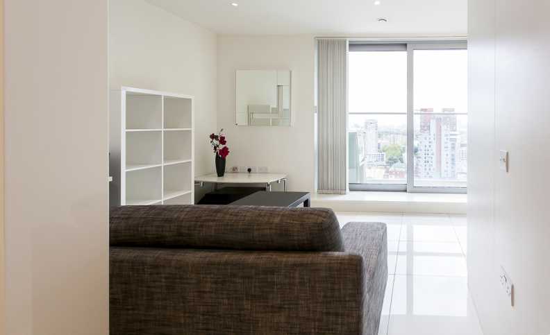 Studio apartments/flats to sale in Pan Peninsula Square, Canary Wharf-image 8