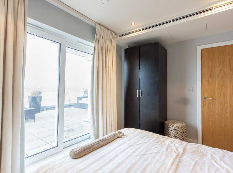 3 bedrooms apartments/flats to sale in Boulevard Drive, Beaufort Park, Colindale-image 16