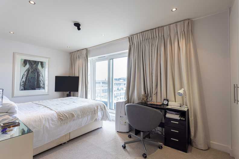 3 bedrooms apartments/flats to sale in Boulevard Drive, Beaufort Park, Colindale-image 5