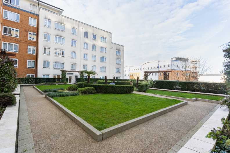 3 bedrooms apartments/flats to sale in Boulevard Drive, Beaufort Park, Colindale-image 35