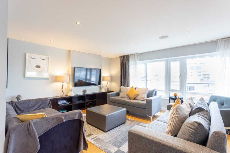 3 bedrooms apartments/flats to sale in Boulevard Drive, Beaufort Park, Colindale-image 7
