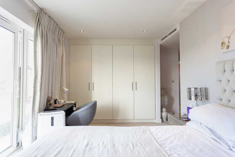 3 bedrooms apartments/flats to sale in Boulevard Drive, Beaufort Park, Colindale-image 18