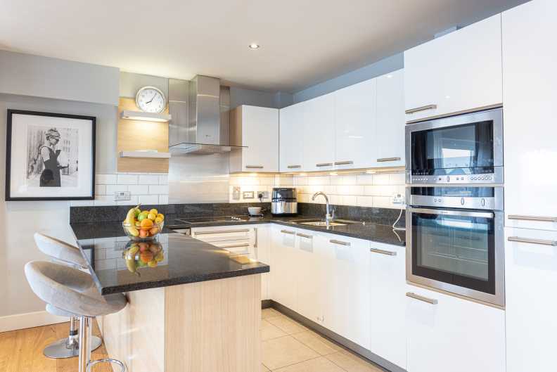 3 bedrooms apartments/flats to sale in Boulevard Drive, Beaufort Park, Colindale-image 6
