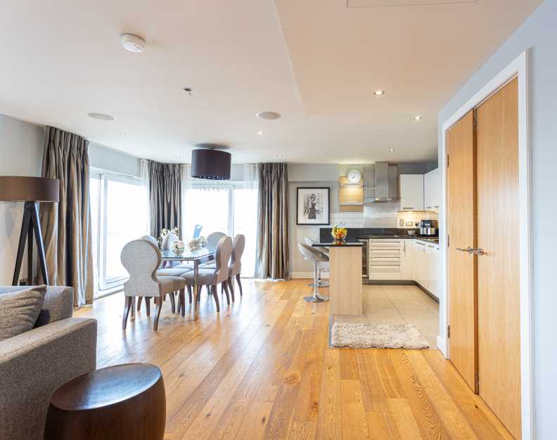 3 bedrooms apartments/flats to sale in Boulevard Drive, Beaufort Park, Colindale-image 25