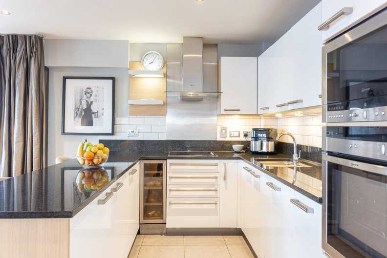 3 bedrooms apartments/flats to sale in Boulevard Drive, Beaufort Park, Colindale-image 30