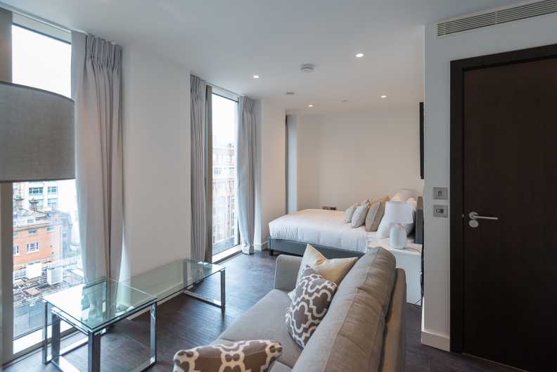 1 bedroom apartments/flats to sale in Royal Mint Street, Tower Hill-image 1