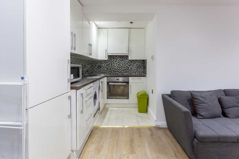 3 bedrooms apartments/flats to sale in Park West, Edgware Road, London-image 8