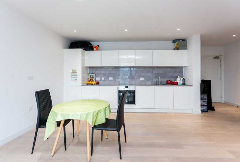 1 bedroom apartments/flats to sale in Rope Terrace, Royal Docks-image 4