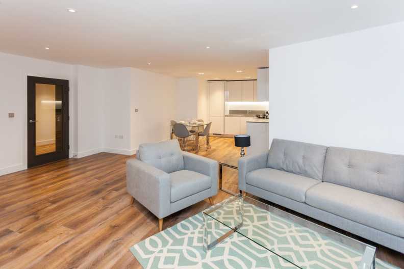 2 bedrooms apartments/flats to sale in Dickens Yard, Ealing-image 3