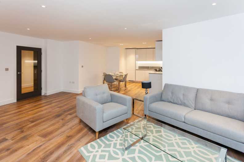 2 bedrooms apartments/flats to sale in Dickens Yard, Ealing-image 3