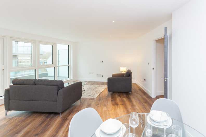 2 bedrooms apartments/flats to sale in Dickens Yard, Ealing-image 4