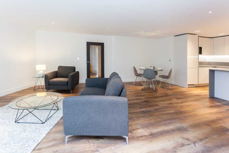 2 bedrooms apartments/flats to sale in Dickens Yard, Ealing-image 5