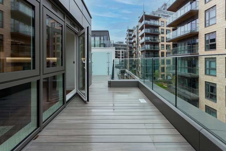 2 bedrooms apartments/flats to sale in Dickens Yard, Ealing-image 9