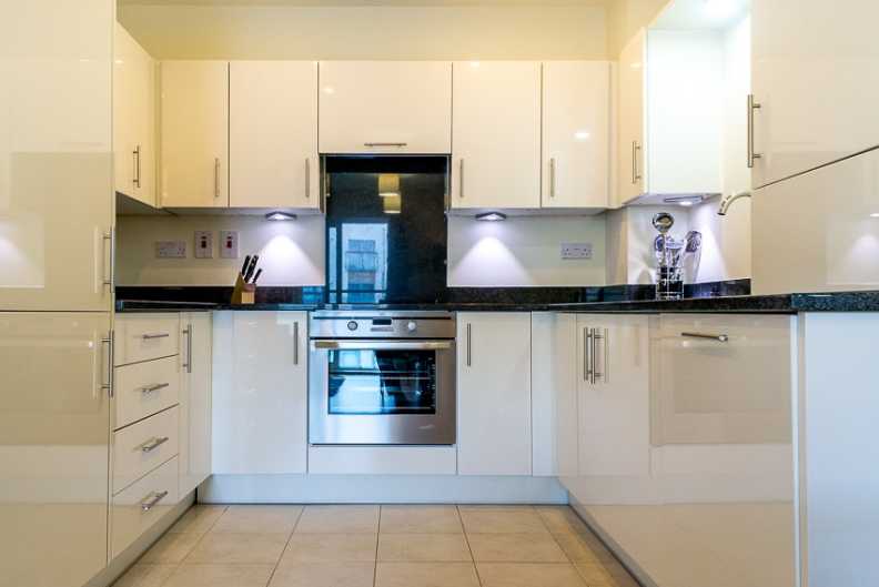 1 bedroom apartments/flats to sale in Blagrove Road, Teddington-image 5