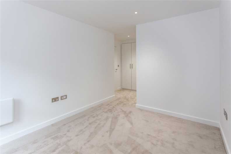 2 bedrooms apartments/flats to sale in Beaufort Square, Colindale-image 11