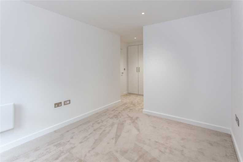 2 bedrooms apartments/flats for sale in Beaufort Square, Colindale - NW9 view 11