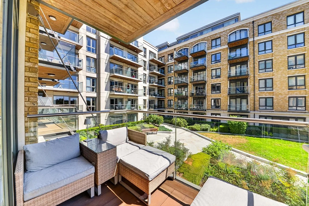 2 bedrooms apartments/flats for sale in Chancellors Road, Fulham - W6 view 16