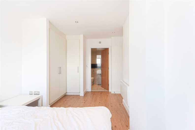 3 bedrooms apartments/flats for sale in Heritage Avenue, Beaufort Park, Colindale - NW9 view 20