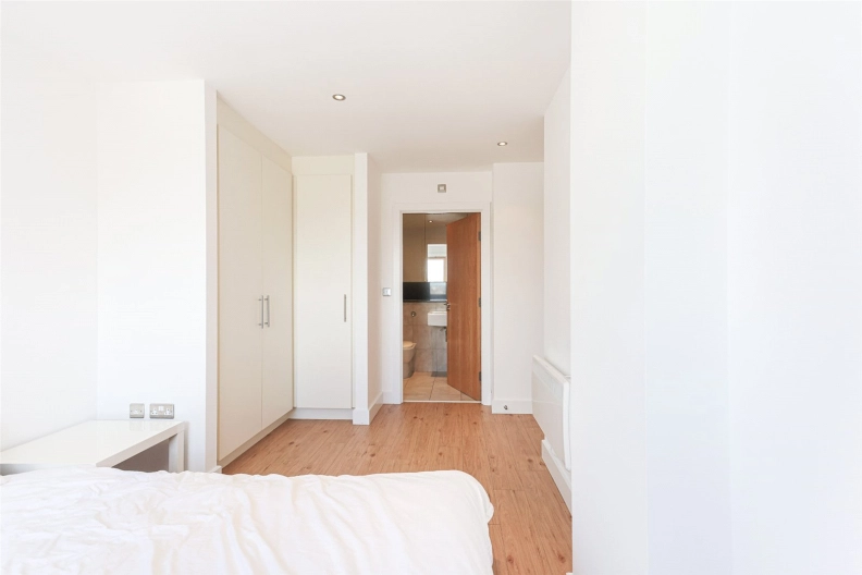 3 bedrooms apartments/flats to sale in Heritage Avenue, Beaufort Park, Colindale-image 18