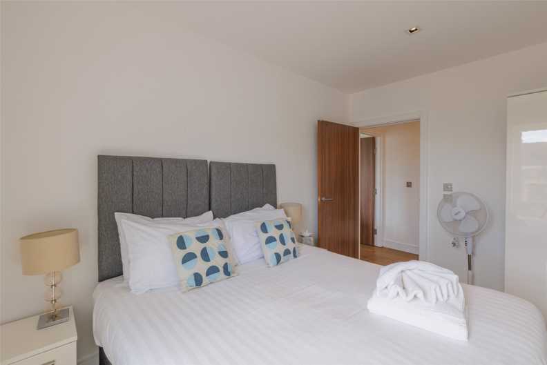 2 bedrooms apartments/flats to sale in Longfield Avenue, Dickens Yard, Ealing-image 14