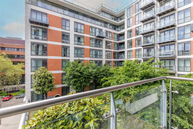 2 bedrooms apartments/flats to sale in Longfield Avenue, Dickens Yard, Ealing-image 3