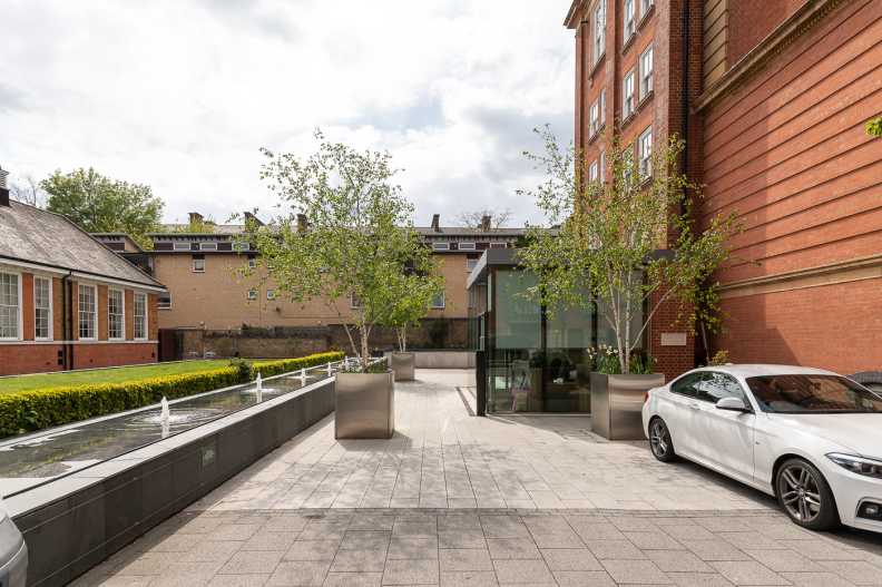 1 bedroom apartments/flats to sale in Drummond Way, Islington, London-image 10