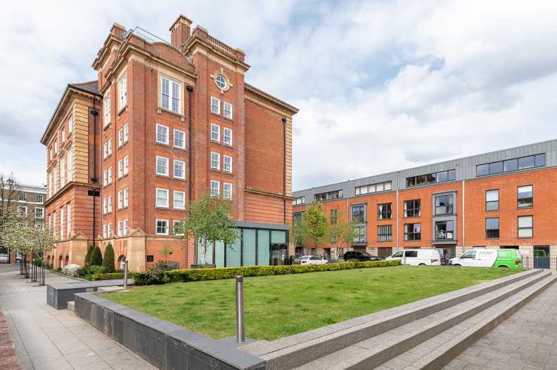 1 bedroom apartments/flats to sale in Drummond Way, Islington, London-image 1