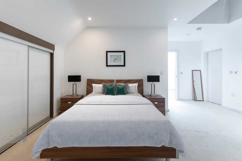 1 bedroom to sale in Drummond Way, Islington, London-image 9