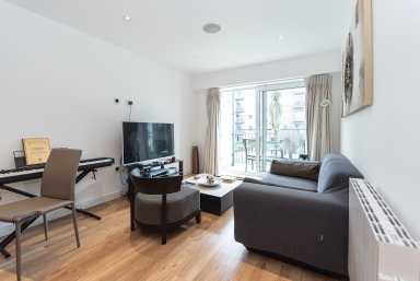 Aerodrome Road, Beaufort Park, Colindale - NW9 view 3