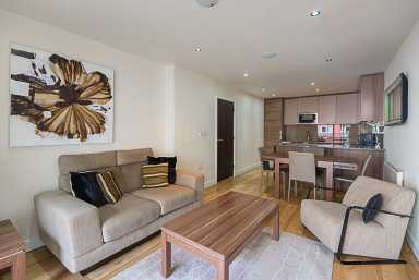 Boulevard Drive, Colindale, London - NW9 view 5