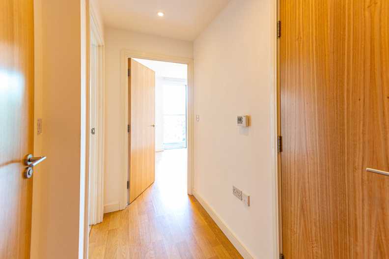 1 bedroom apartments/flats to sale in Goodchild Road, Woodbury Down, London-image 2