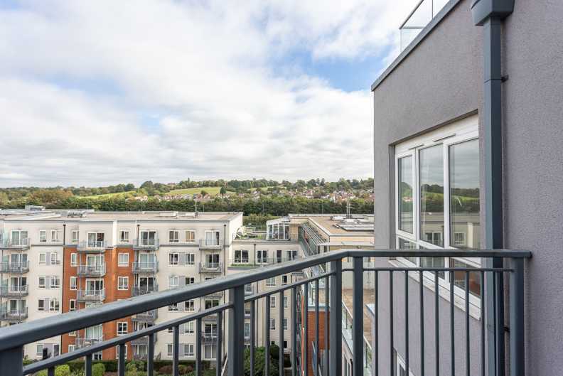 3 bedrooms apartments/flats to sale in Envoy House, 2 East Drive, Colindale-image 8