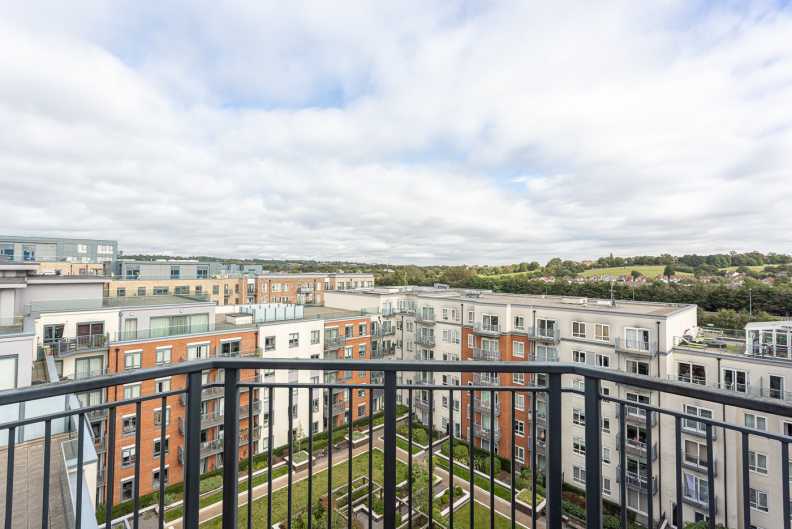 3 bedrooms apartments/flats to sale in Envoy House, 2 East Drive, Colindale-image 12