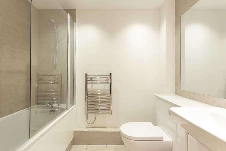 3 bedrooms apartments/flats to sale in Envoy House, 2 East Drive, Colindale-image 20